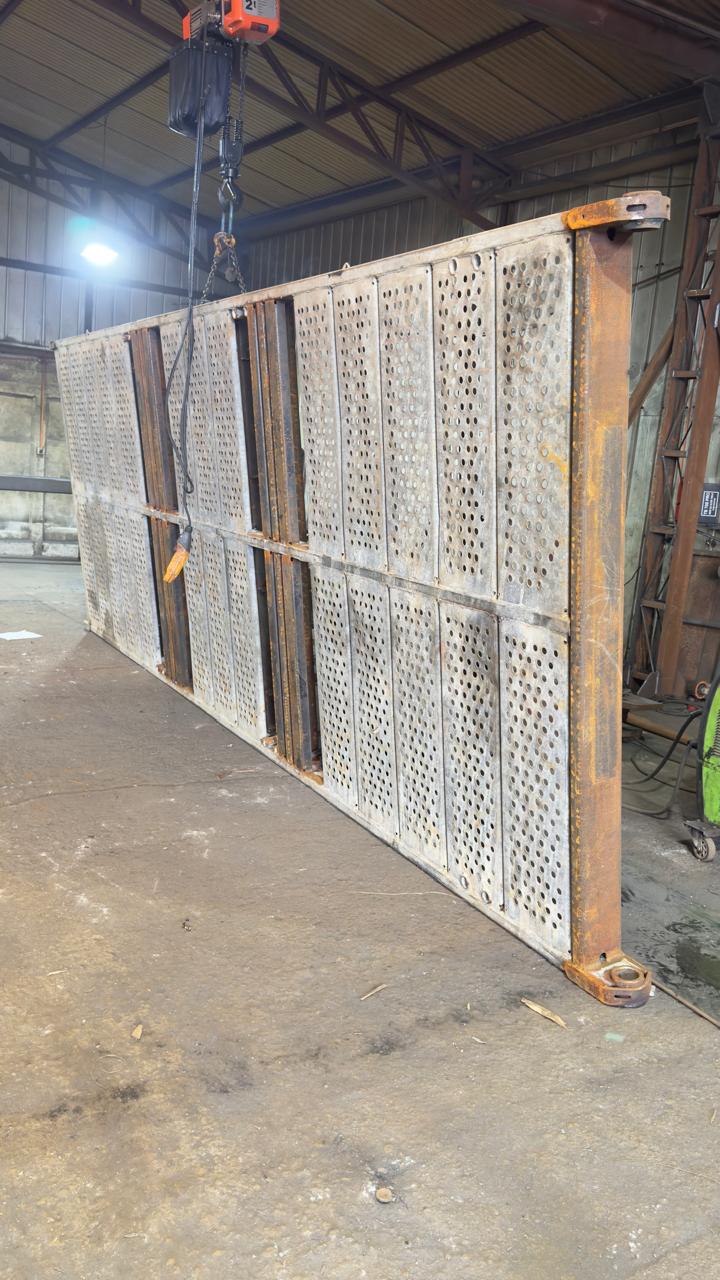 Panel metálico perforado